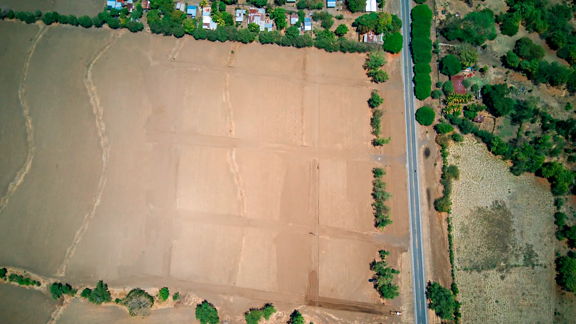 Vista desde arriba de las calles y los lotes